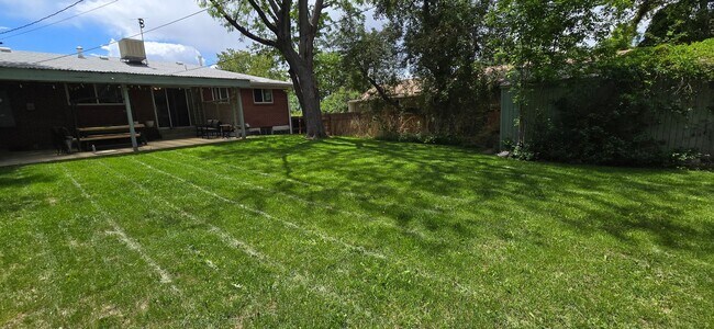 Building Photo - Spacious Ranch-Style 5BR Home w/ Finished Basement & Large Fenced Yard
