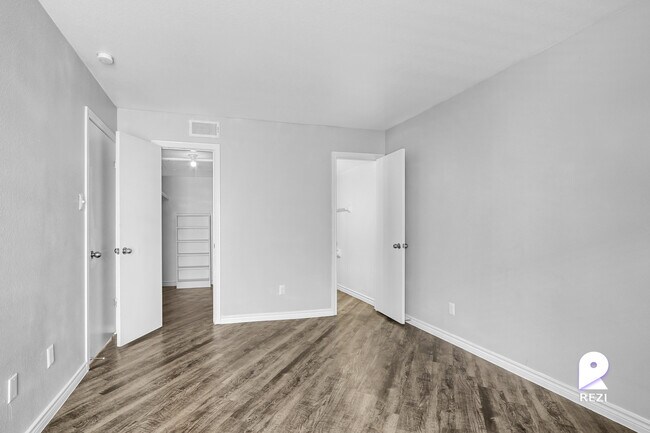 Building Photo - 4400 Memorial Dr