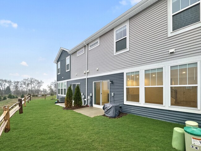 Building Photo - 1135 White Oak Cir