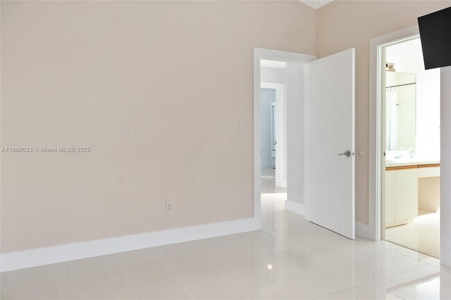 Building Photo - 13901 SW 161 Terrace