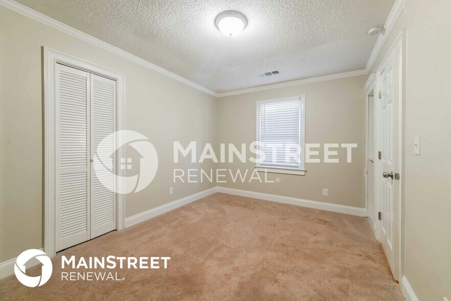 Building Photo - 2699 Douglas Ct