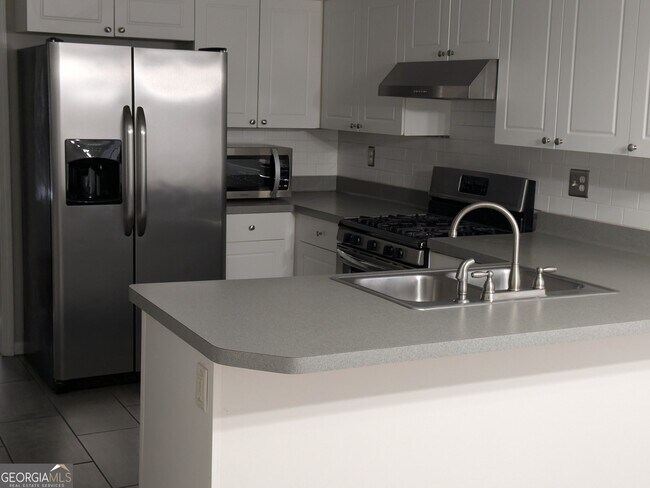 Building Photo - 1422 Fountain View Dr