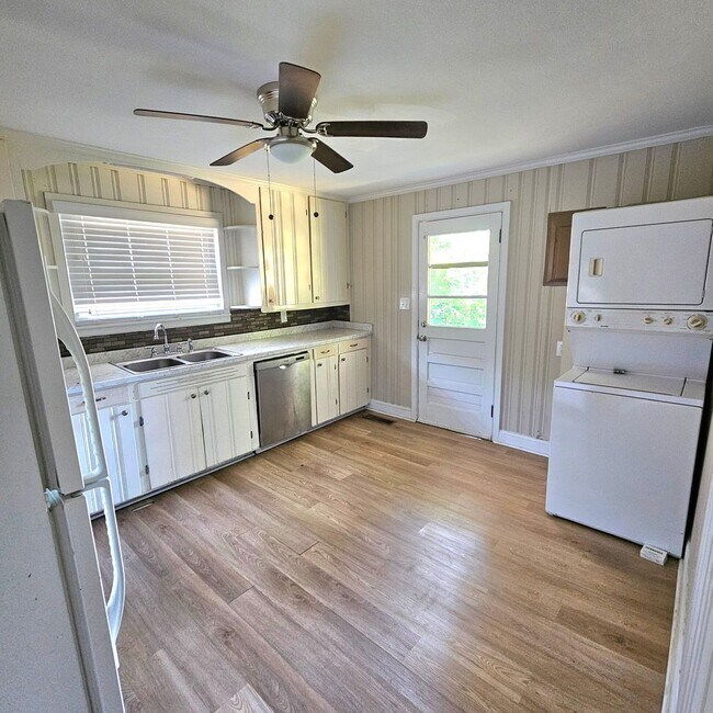 Building Photo - 2 bedroom home for rent!