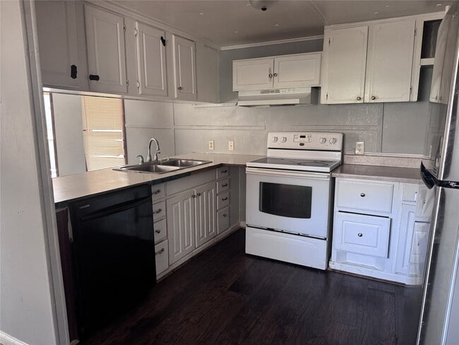 Building Photo - 422 Westchase St