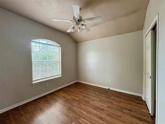 Building Photo - 701 Ranier Ln