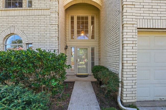 Building Photo - 15318 Streatham Cir