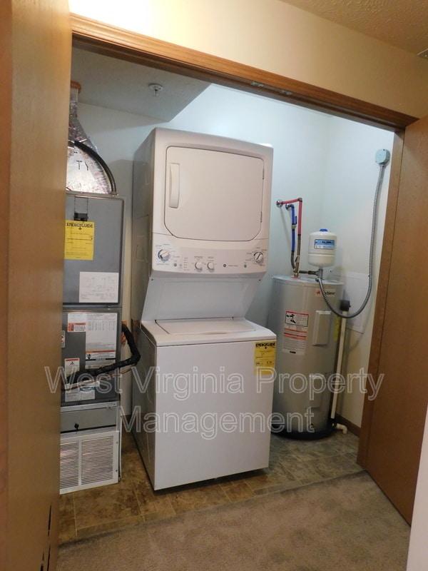 Building Photo - 210 Cardinal Wy