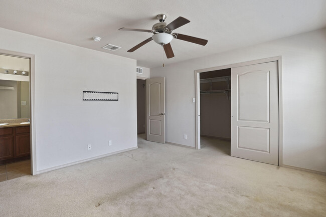 Building Photo - 12858 Hueco Hill Dr