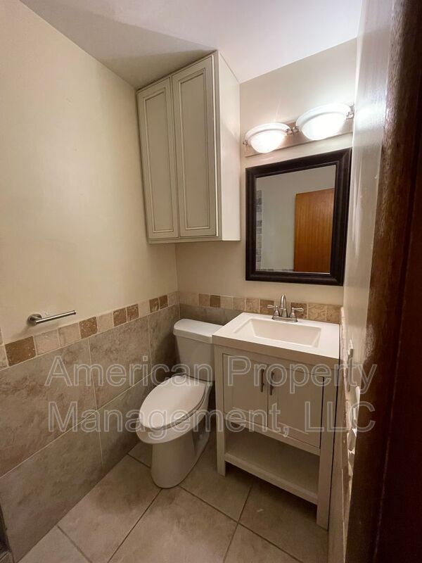 Building Photo - 5147 S Toledo Ave