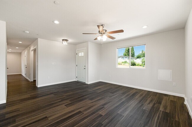 Building Photo - Paradise- 2 bed 2 bath +Bonus room, No Pets, Garage, fenced yard, RV parking