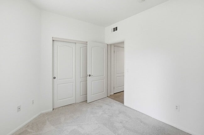 Building Photo - Single Level Condo - 2 Bedroom + Den With Views in Sabre Springs