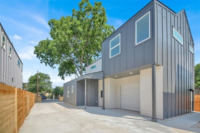 Building Photo - 7603 Carver Ave