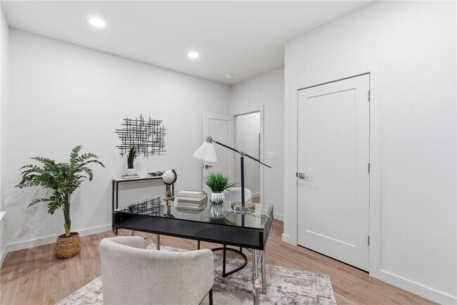 Building Photo - 567 S Blair Ave
