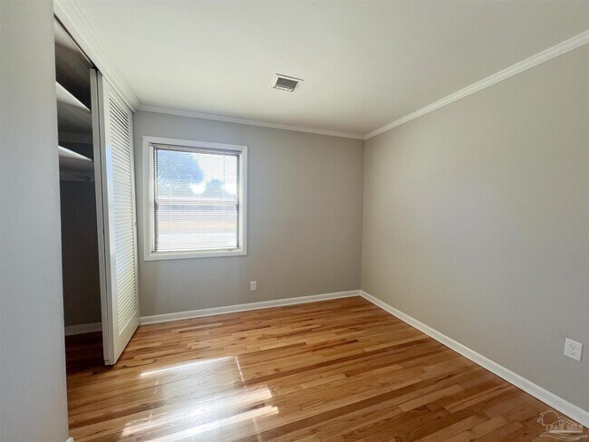 Building Photo - 3730 Forest Glen Dr