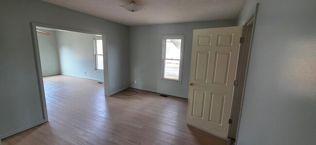 Building Photo - 520 N 21 St - Herrin