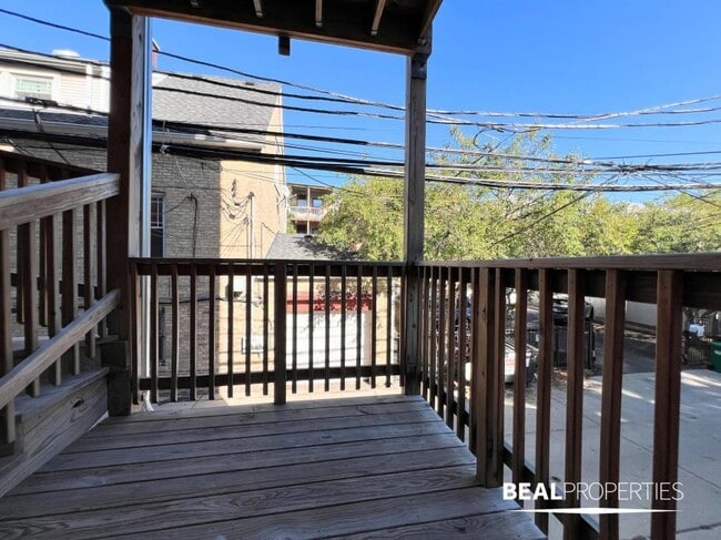 Building Photo - 1 bedroom in CHICAGO IL 60613