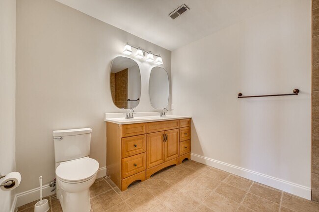 Building Photo - Charming 2 bed 2 bath condo with great water views in gated community in Charlotte on Lake Wylie!