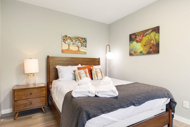 Building Photo - 4042 1st Ave NE