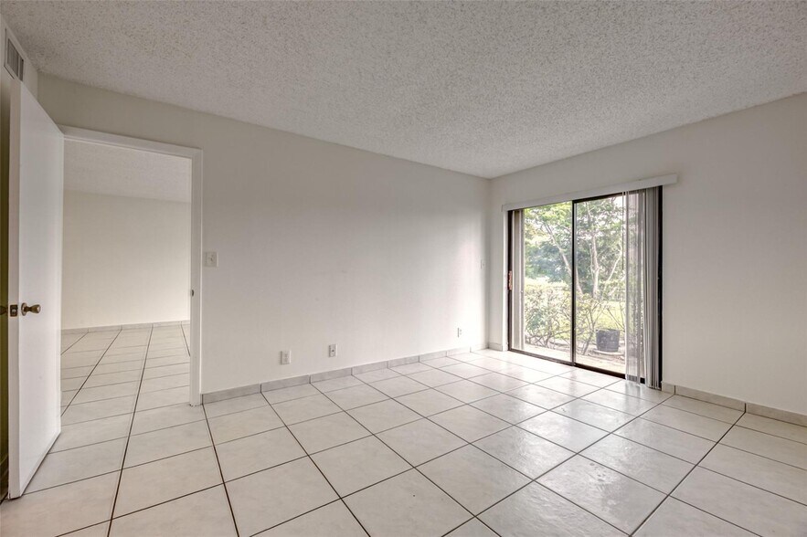 Building Photo - 9818 Nob Hill Ct