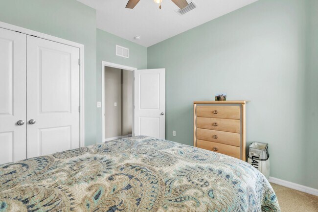 Building Photo - Spacious 5-Bedroom Home with Resort-Style ...