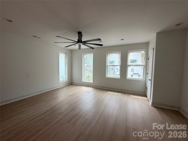 Building Photo - 212 S Smallwood Pl