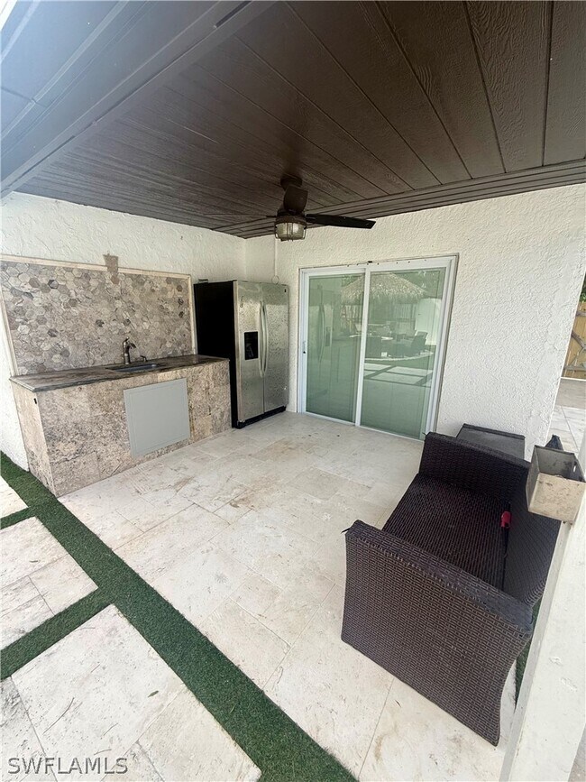 Building Photo - 733 Pine Cone Ln