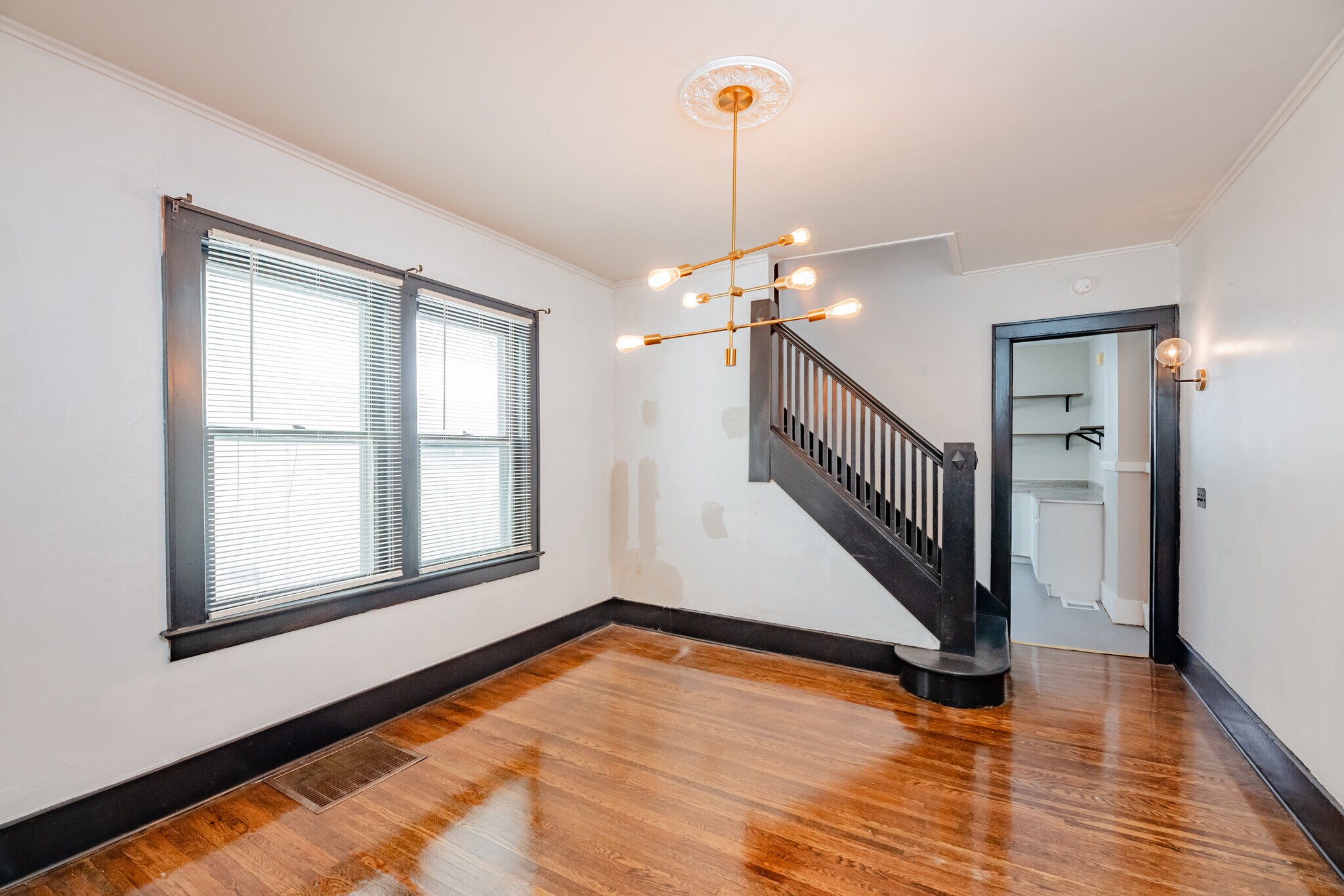 Building Photo - 57 Anthony St