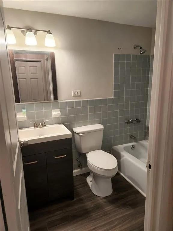 Building Photo - 300 Peachtree Rd NE