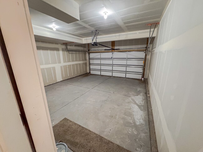 Building Photo - 1631 Elsie Jean Trl