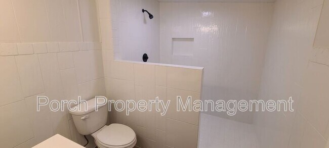 Building Photo - 7210 N Palafox St