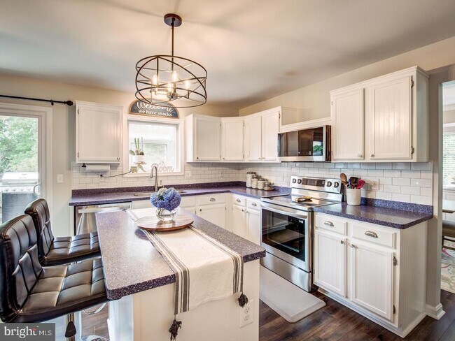 Building Photo - 15744 Beau Ridge Dr