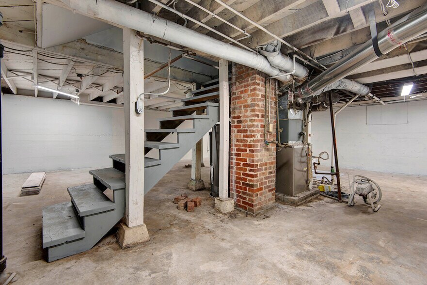 Building Photo - 1328 S Florence Ave