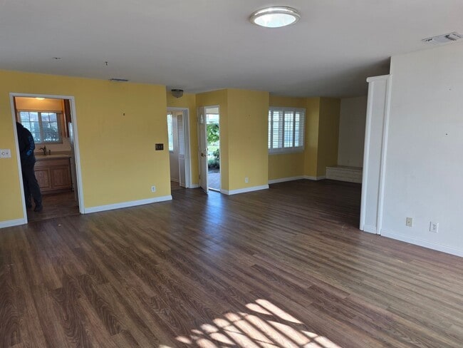 Building Photo - 55+ Hueneme Bay Community in Port Hueneme - 2+2 w/ garage $2700