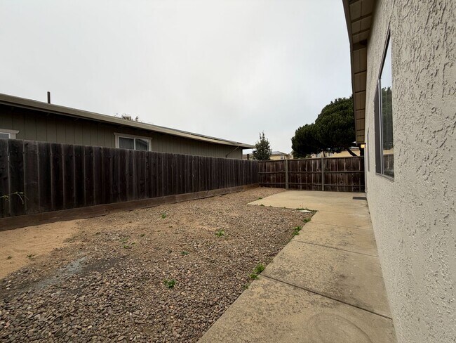 Building Photo - 745 Cedar Dr