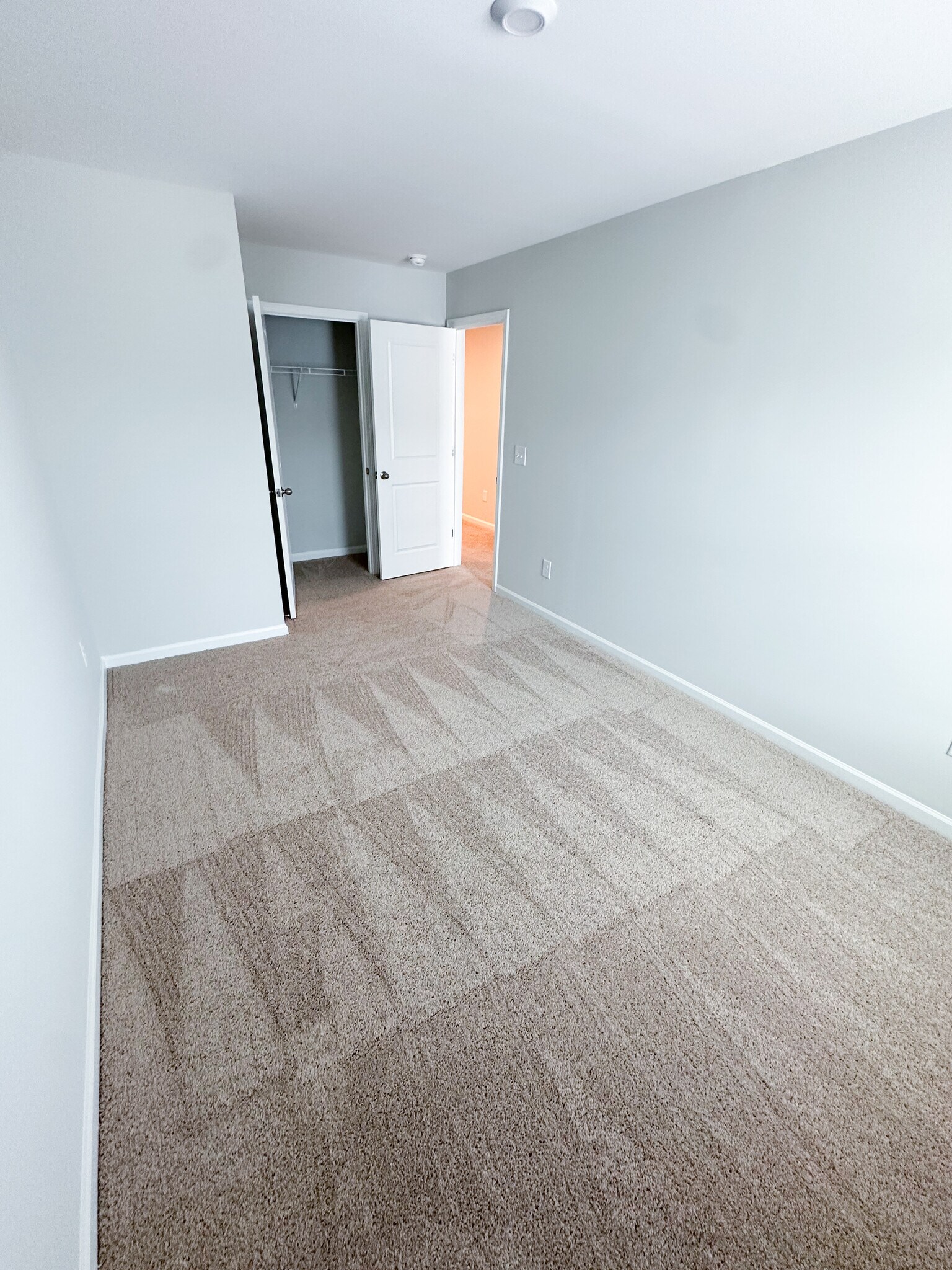 Building Photo - 495 Crown Dr