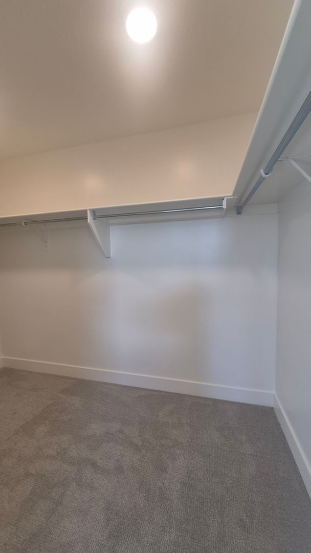 Building Photo - 5677 S Weehawken Ln