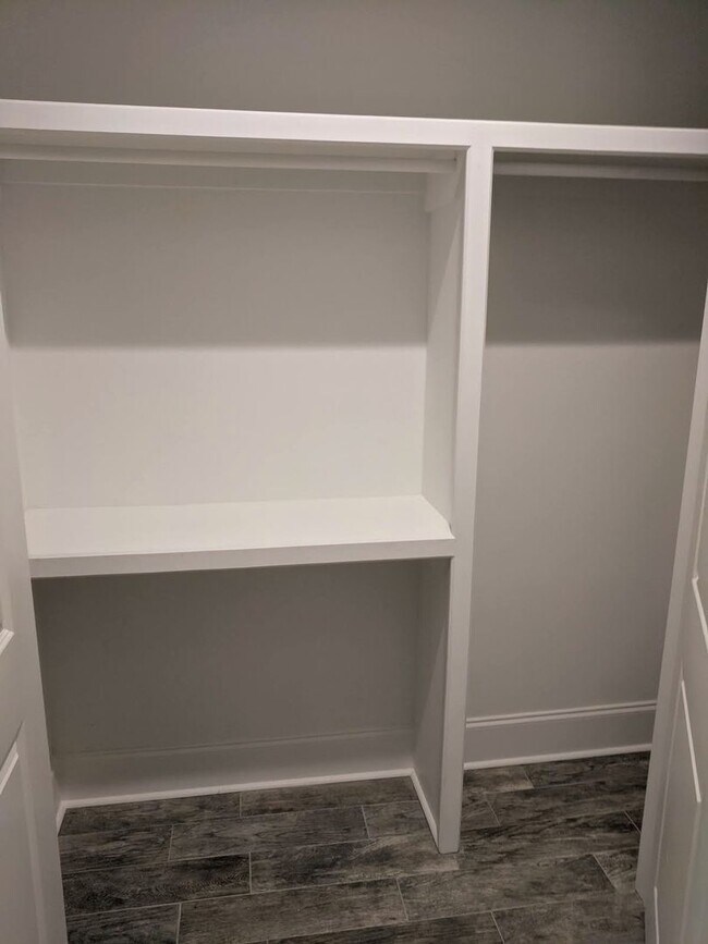 Building Photo - An amazing Townhouse for people who like big open space down Bedroom 4 Bathroom 3.5