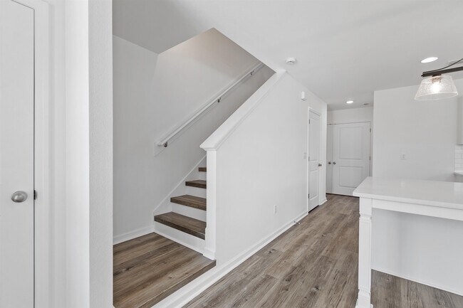 Building Photo - 1363 Landon Hills Dr