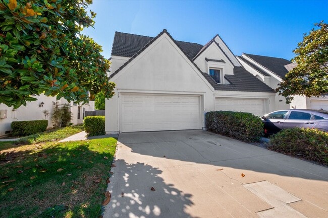Building Photo - Large Renovated 3bed x 2.5bath Townhouse w...