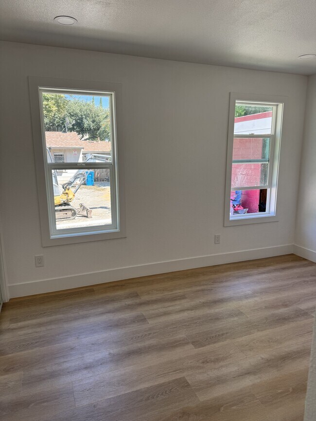 Building Photo - 942 Santa Clara St