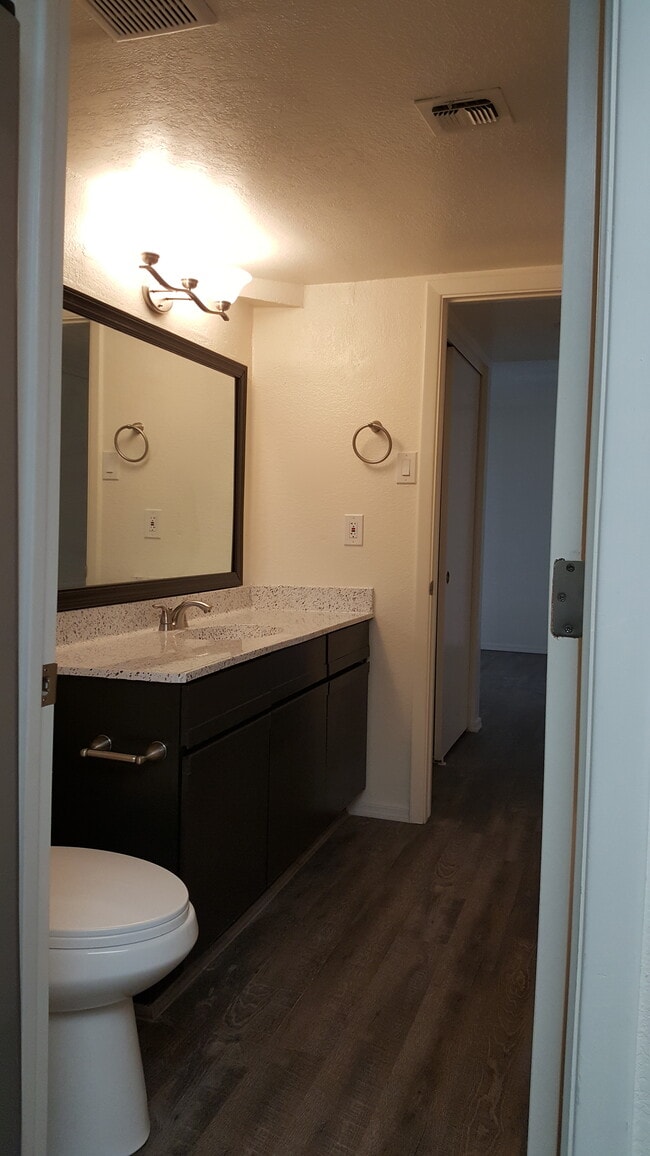 Fully remodeled bathroom - 4545 N 67th Ave