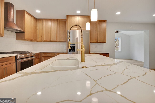 Building Photo - 183 Pine St NE