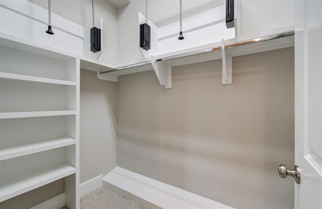 Building Photo - 610 Delano St