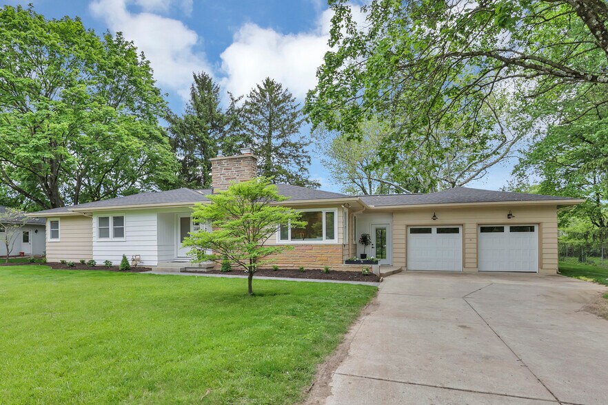 Primary Photo - 2095 McCoy Rd
