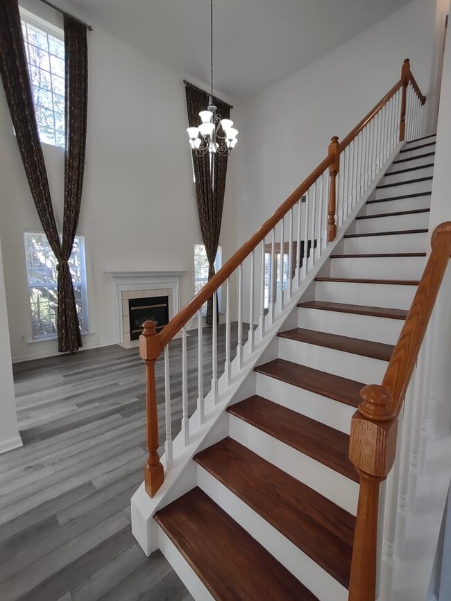 Building Photo - Beautiful 2-story home located in the Reed...