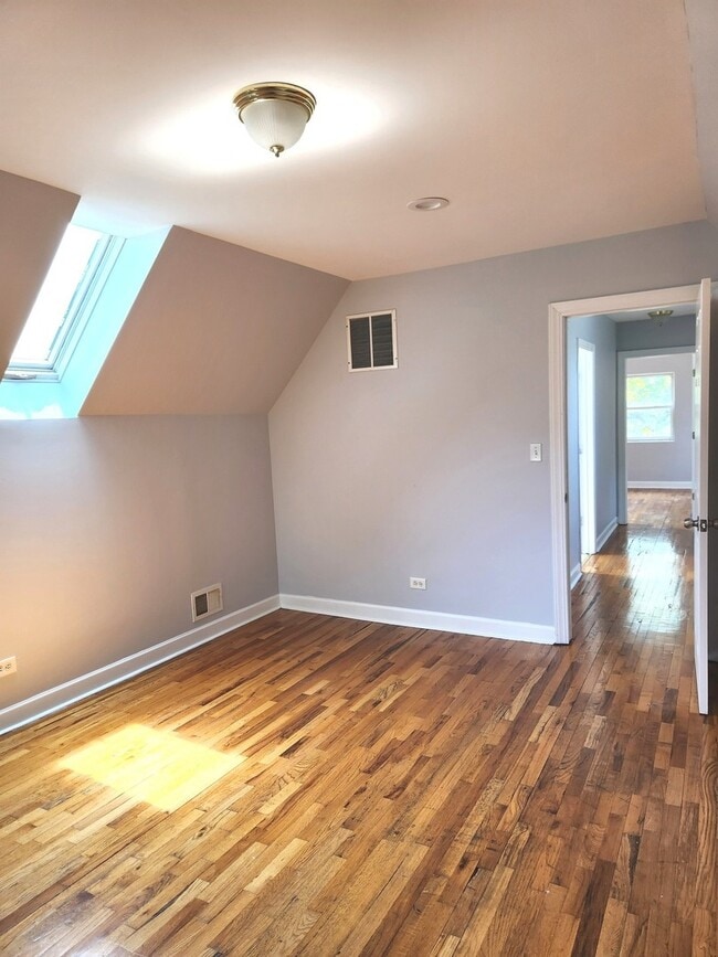 Building Photo - 5325 S Honore St