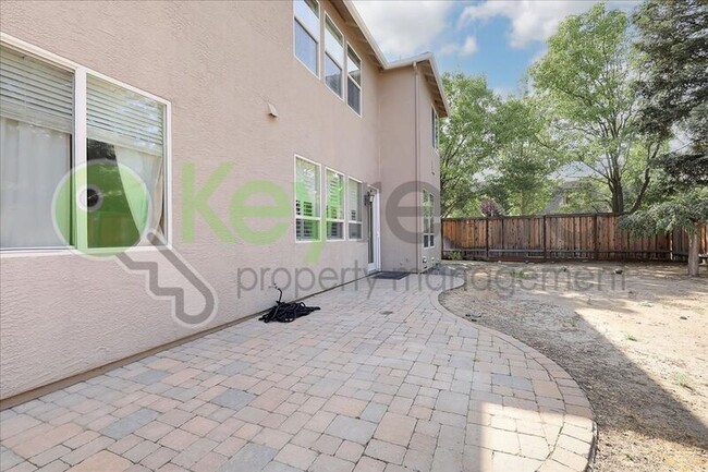 Building Photo - 6820 Cherry Ridge Cir