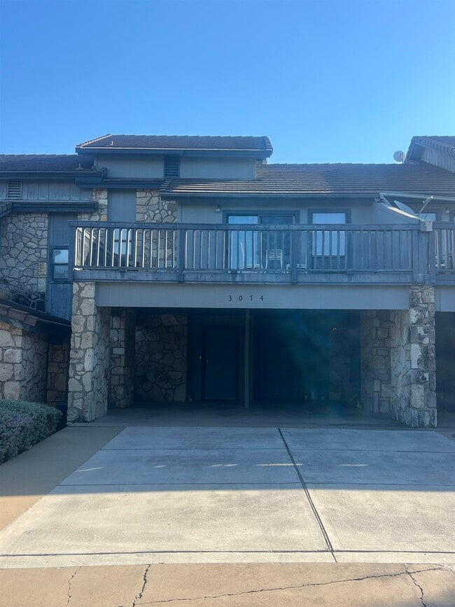 Building Photo - 307 Crestview