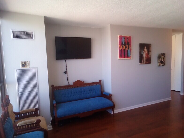 Building Photo - 405 N WABASH