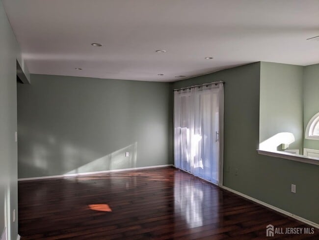 Building Photo - 310 Michaels Ct